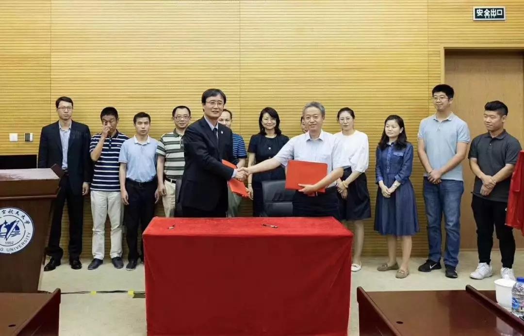 ����ΰԺ������ճ����ܲù�ͬǩ��У��ս��������̸