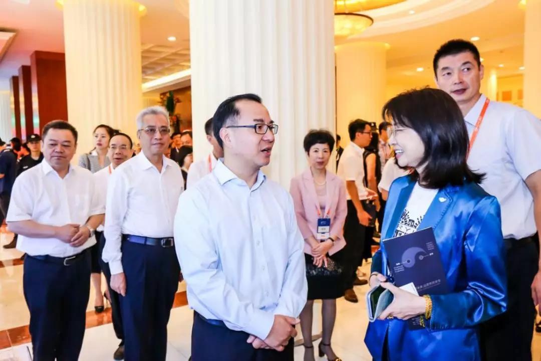 ���Ȼ�������Ϣ�칫�Ҹ��������Һ�ȸ���һ�й��ٱ������ٷ���վչ̨